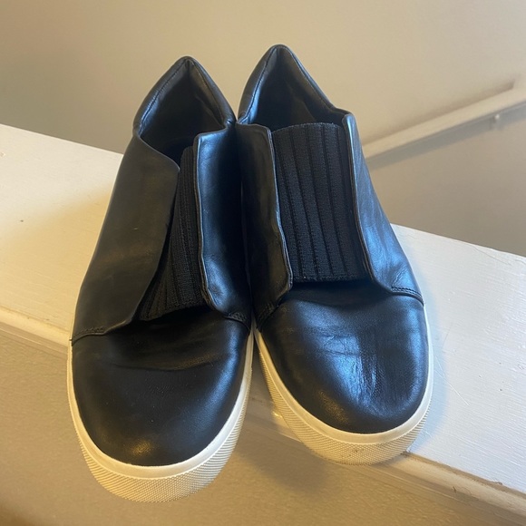 VINCE Black Leather Slip On Sneakers Size 9.5 - Picture 2 of 5